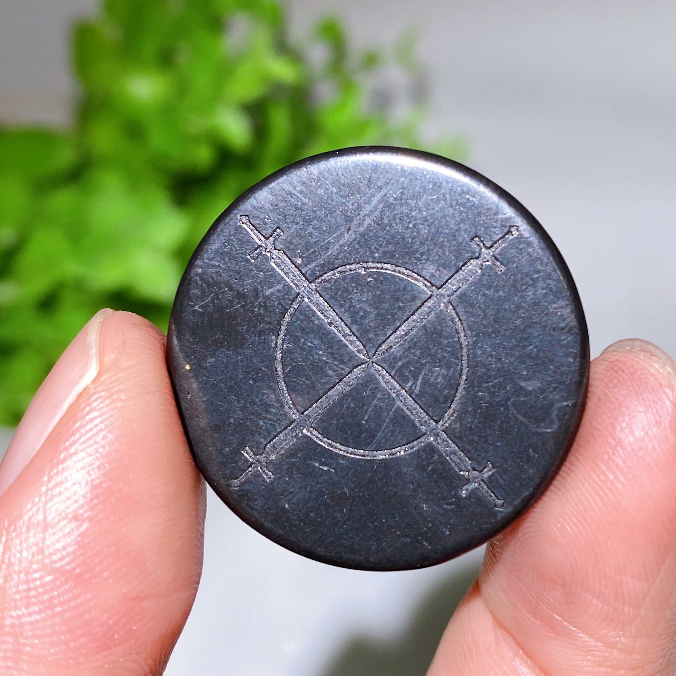 Dalle ronde en cristal de guérison schungite de 30 mm