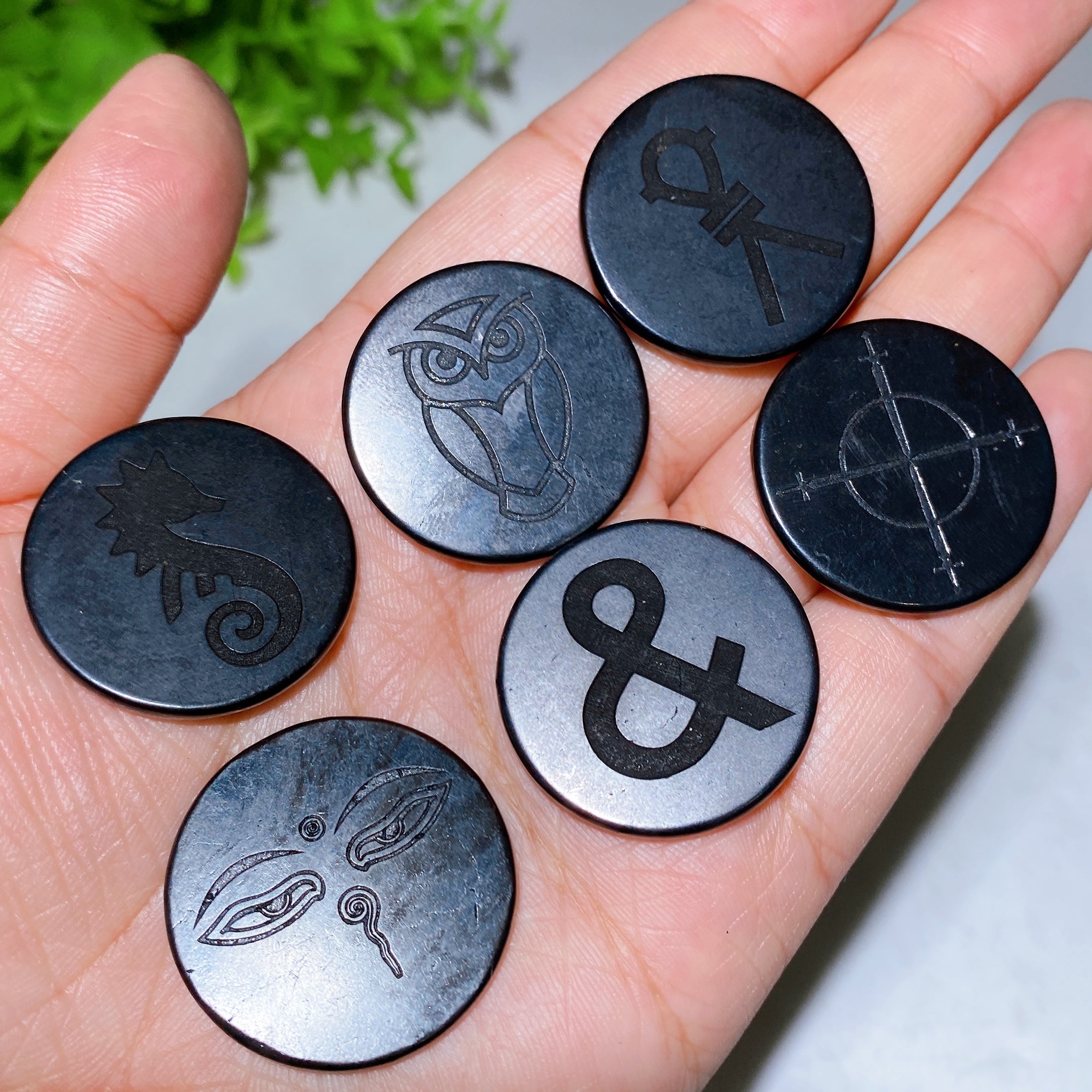 Dalle ronde en cristal de guérison schungite de 30 mm