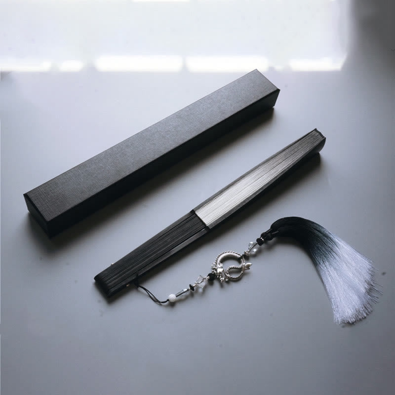 Éventail pliable de 33 cm avec dégradé d'encre noir et blanc et cadre en bambou