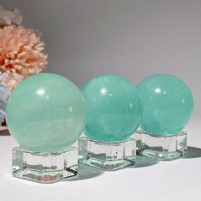 Sphère de cristal de fluorite verte de 35 à 40 mm pour la guérison