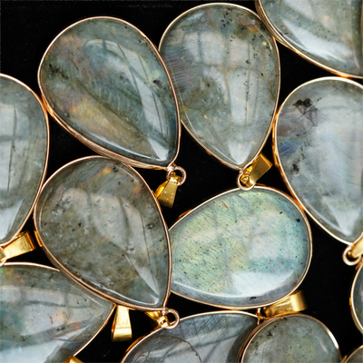 Pendentif en forme de larme en cristal mixte de 35 mm avec bordure en or ou en argent