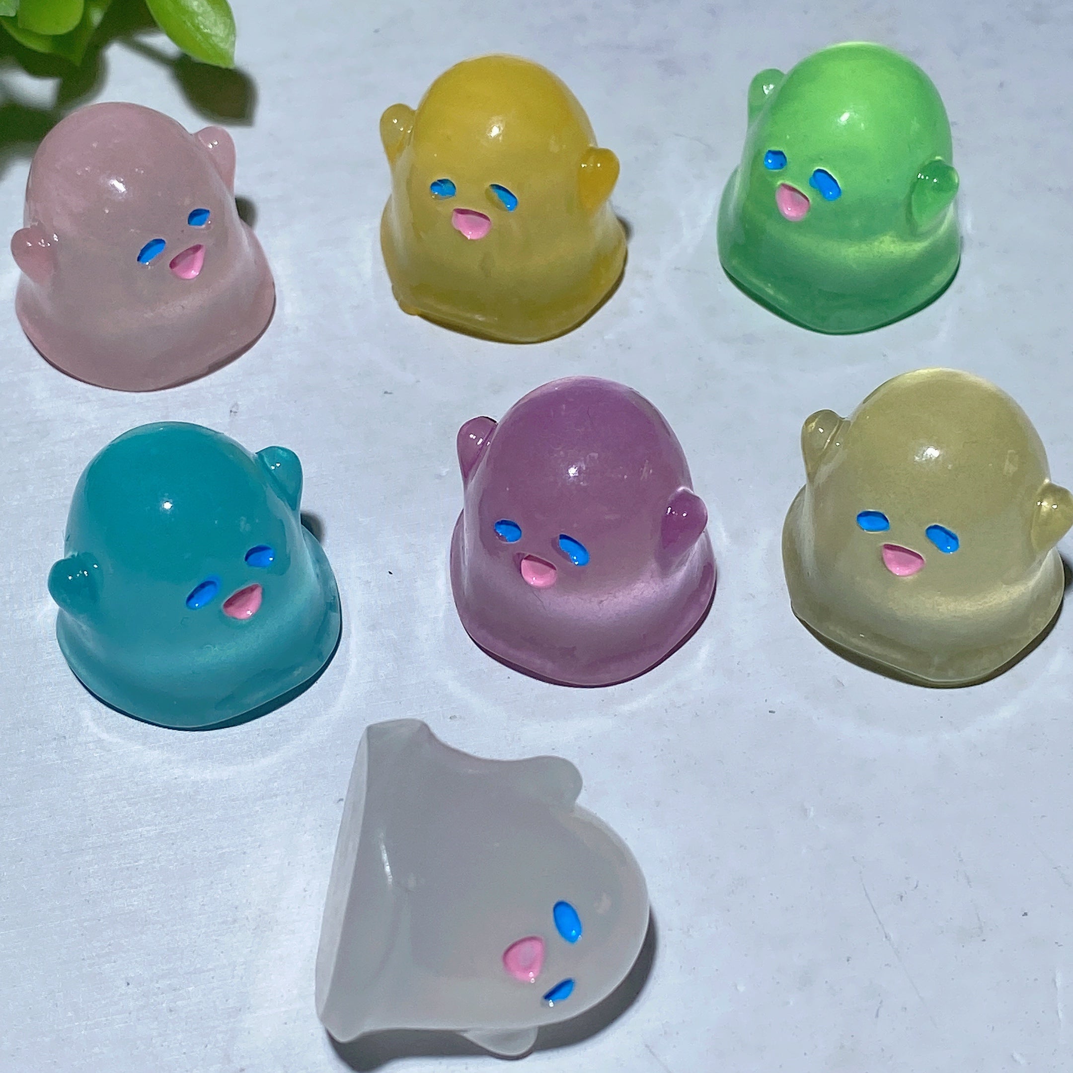 3pcs 22mm Resin Luminous Mini Ghost Crystal Figurines