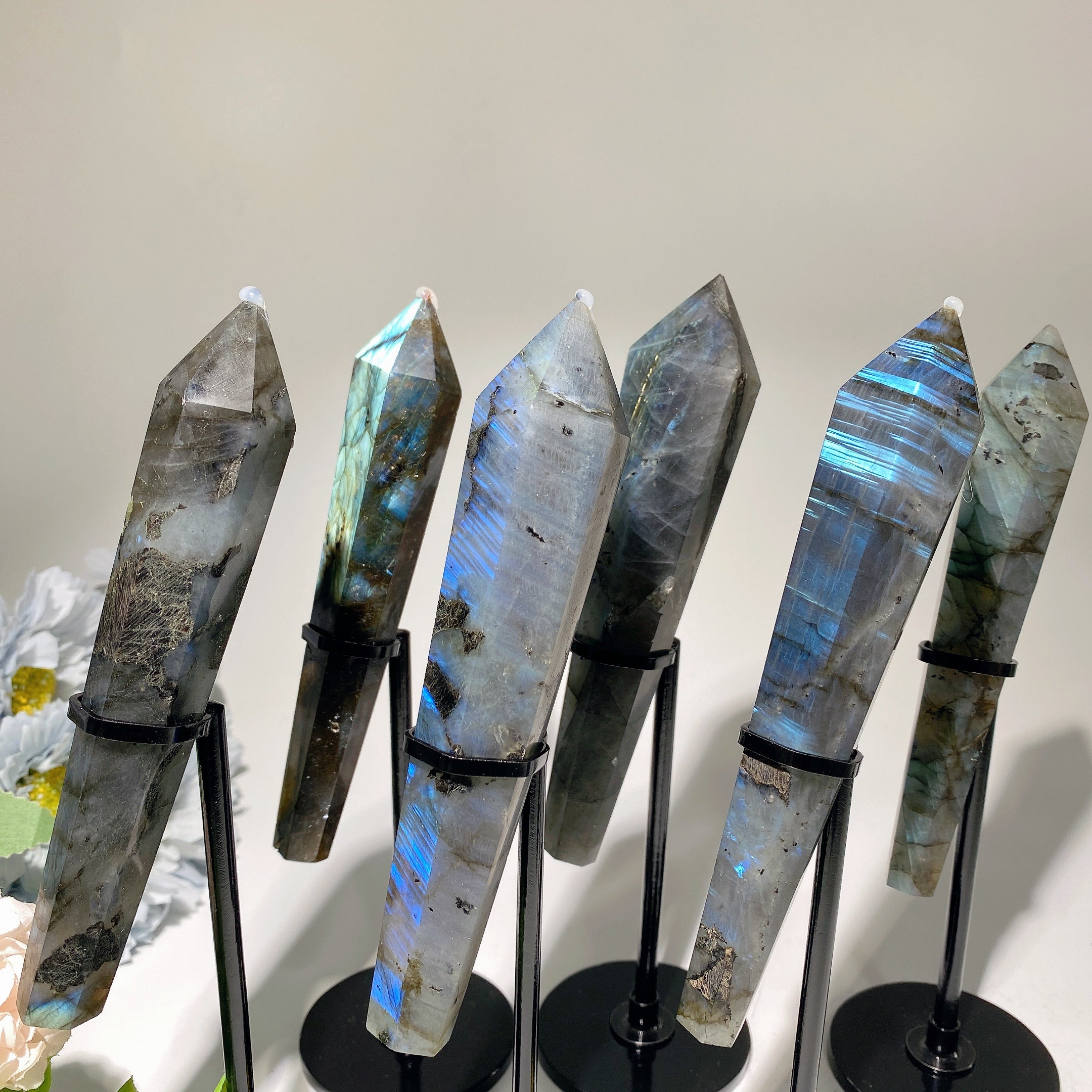 Baguette de cristal de guérison en labradorite de 4,0 à 6,0 pouces avec support