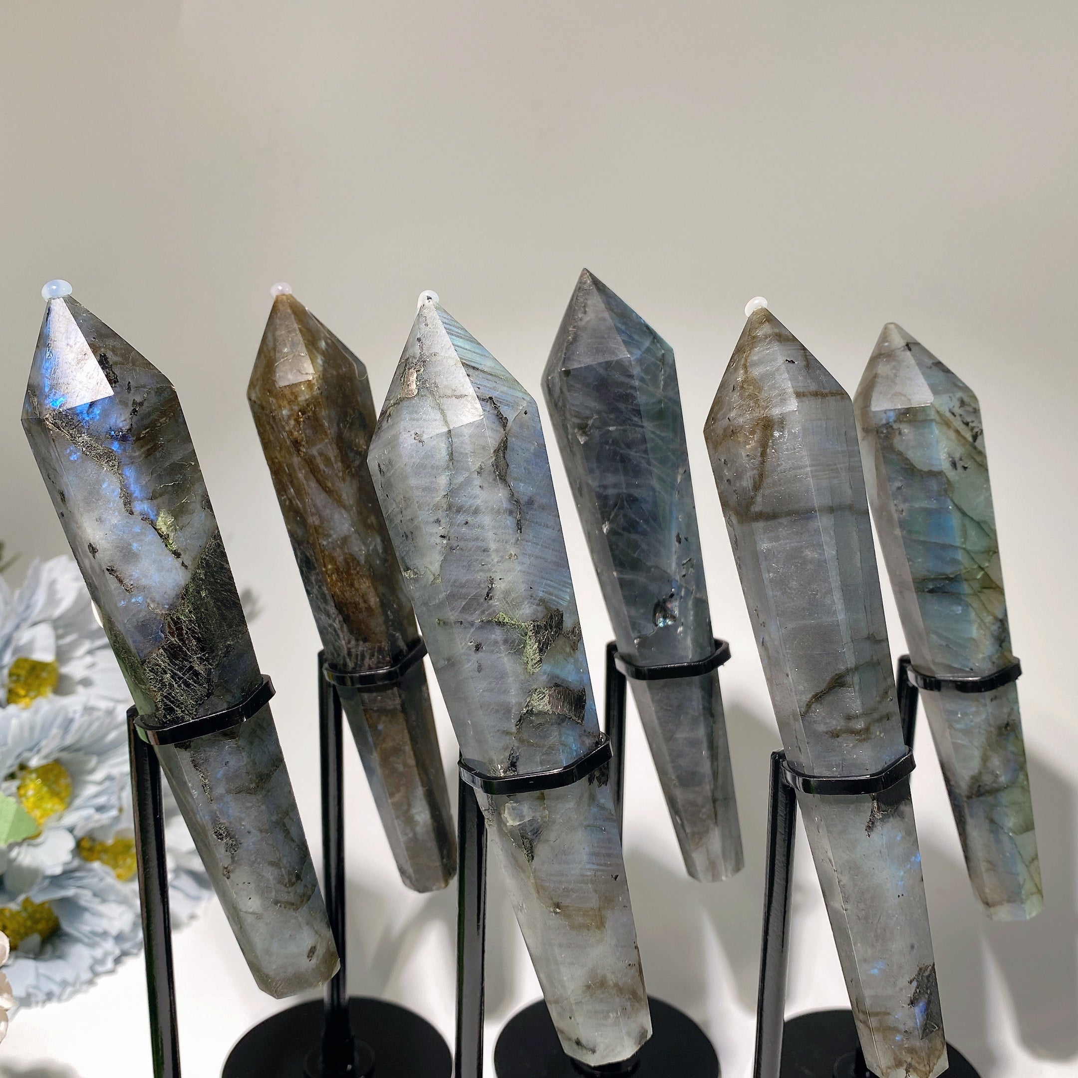 Baguette de cristal de guérison en labradorite de 4,0 à 6,0 pouces avec support