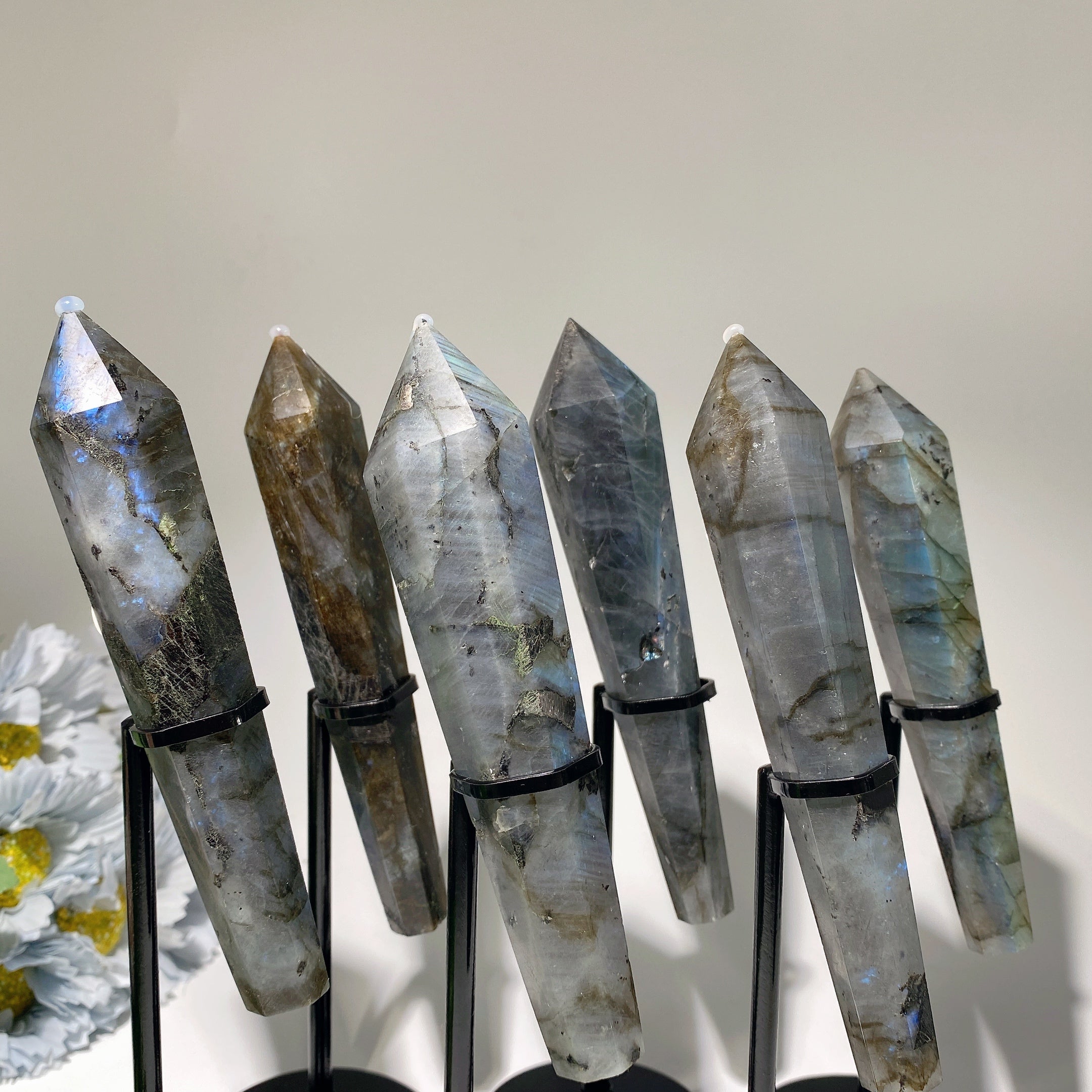 Baguette de cristal de guérison en labradorite de 4,0 à 6,0 pouces avec support