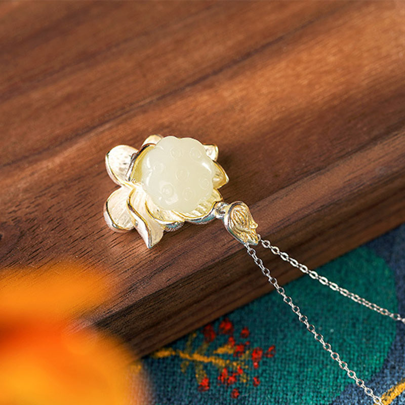 Collier de protection du bonheur en jade blanc et fleur de lotus