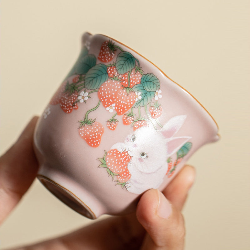 Tasse à thé en céramique motif fraise et lapin, 55 ml | Zen Decor Delight