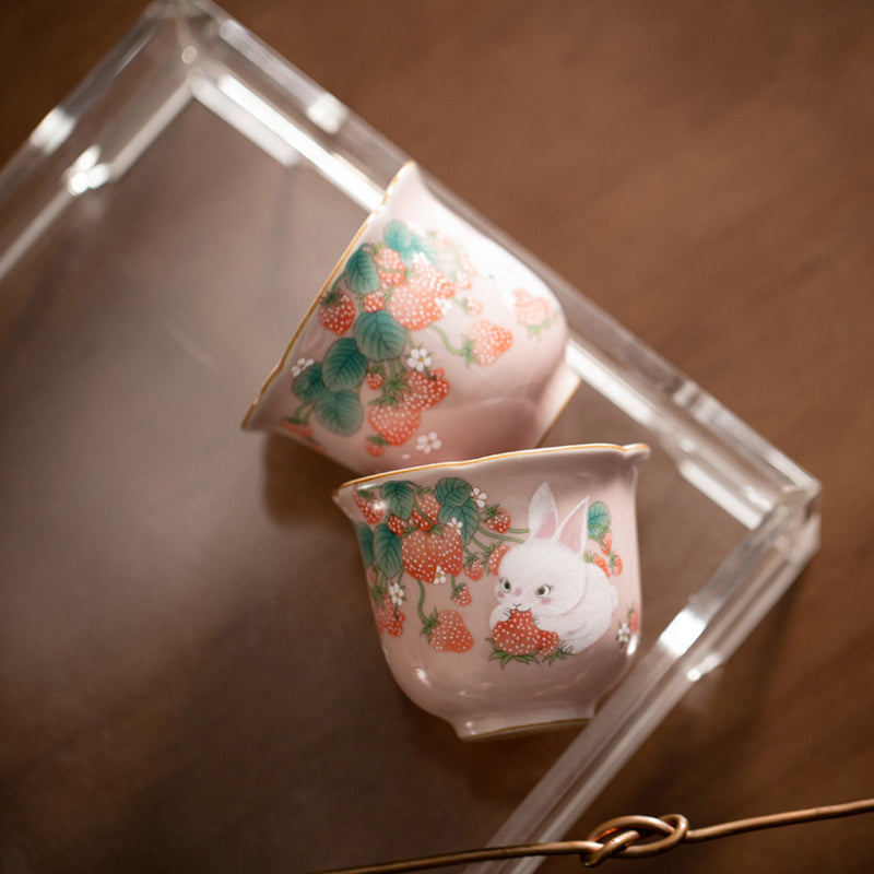 Tasse à thé en céramique motif fraise et lapin, 55 ml | Zen Decor Delight
