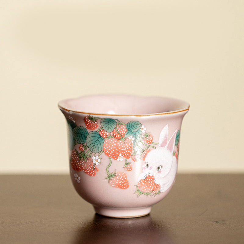 Tasse à thé en céramique motif fraise et lapin, 55 ml | Zen Decor Delight