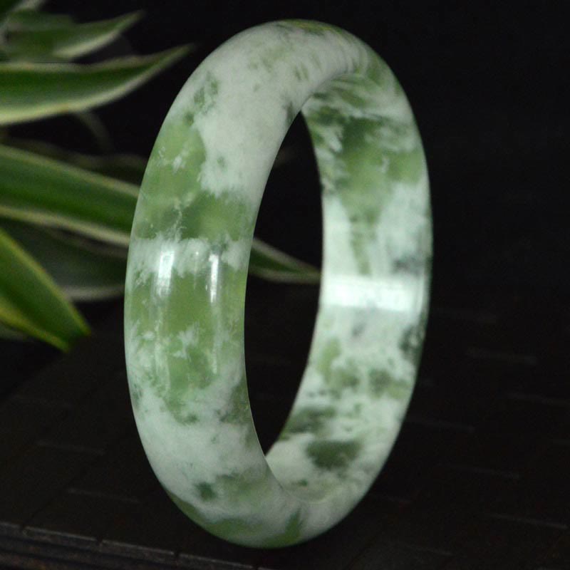 Bracelet jonc porte-bonheur et prospérité en jade naturel de 58 à 60 mm