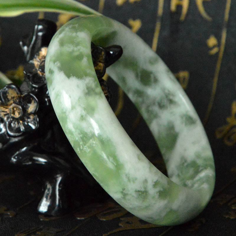 Bracelet jonc porte-bonheur et prospérité en jade naturel de 58 à 60 mm