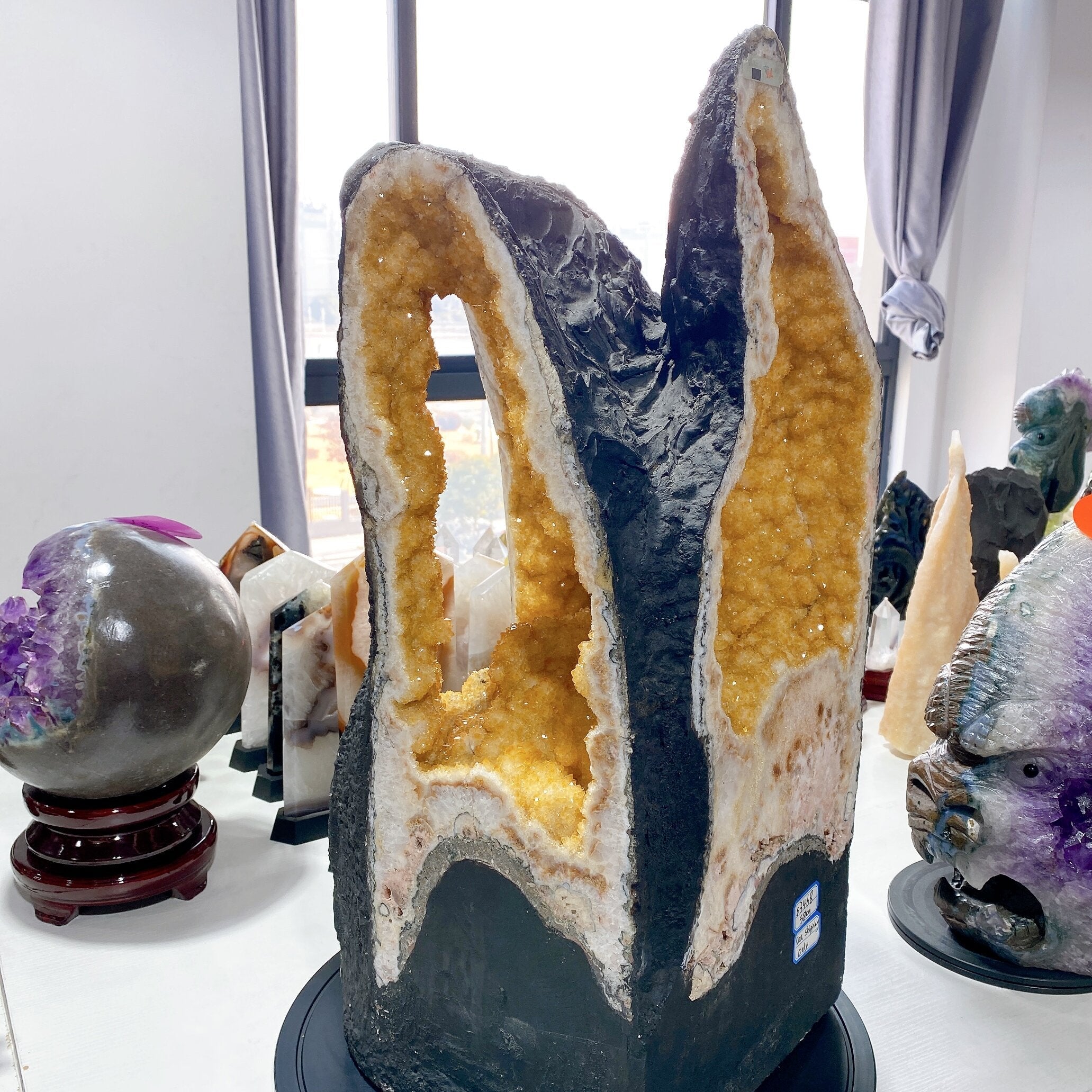 Amas de cristaux de géode de citrine de 62 cm, guérison de fenêtre à trois côtés