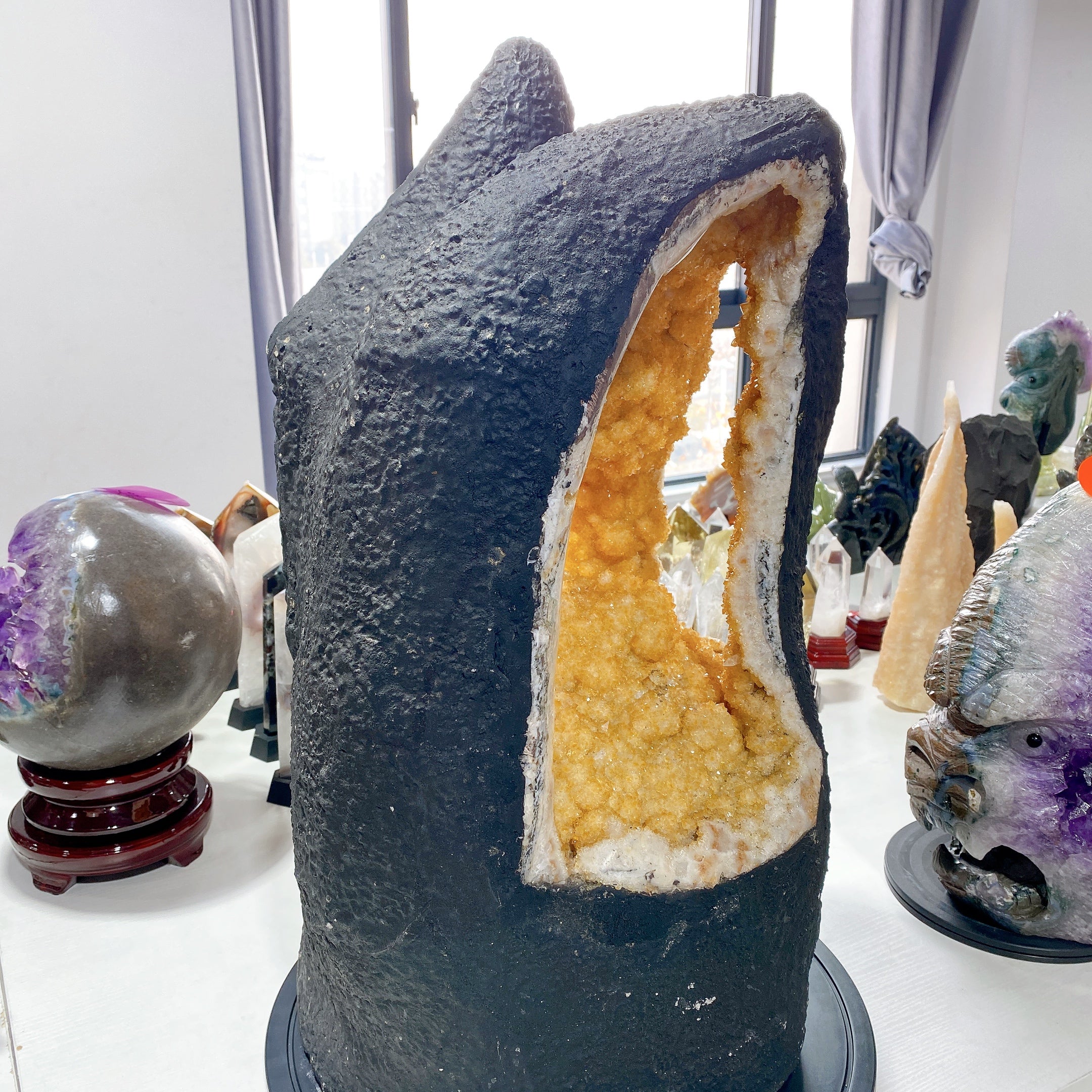 Amas de cristaux de géode de citrine de 62 cm, guérison de fenêtre à trois côtés