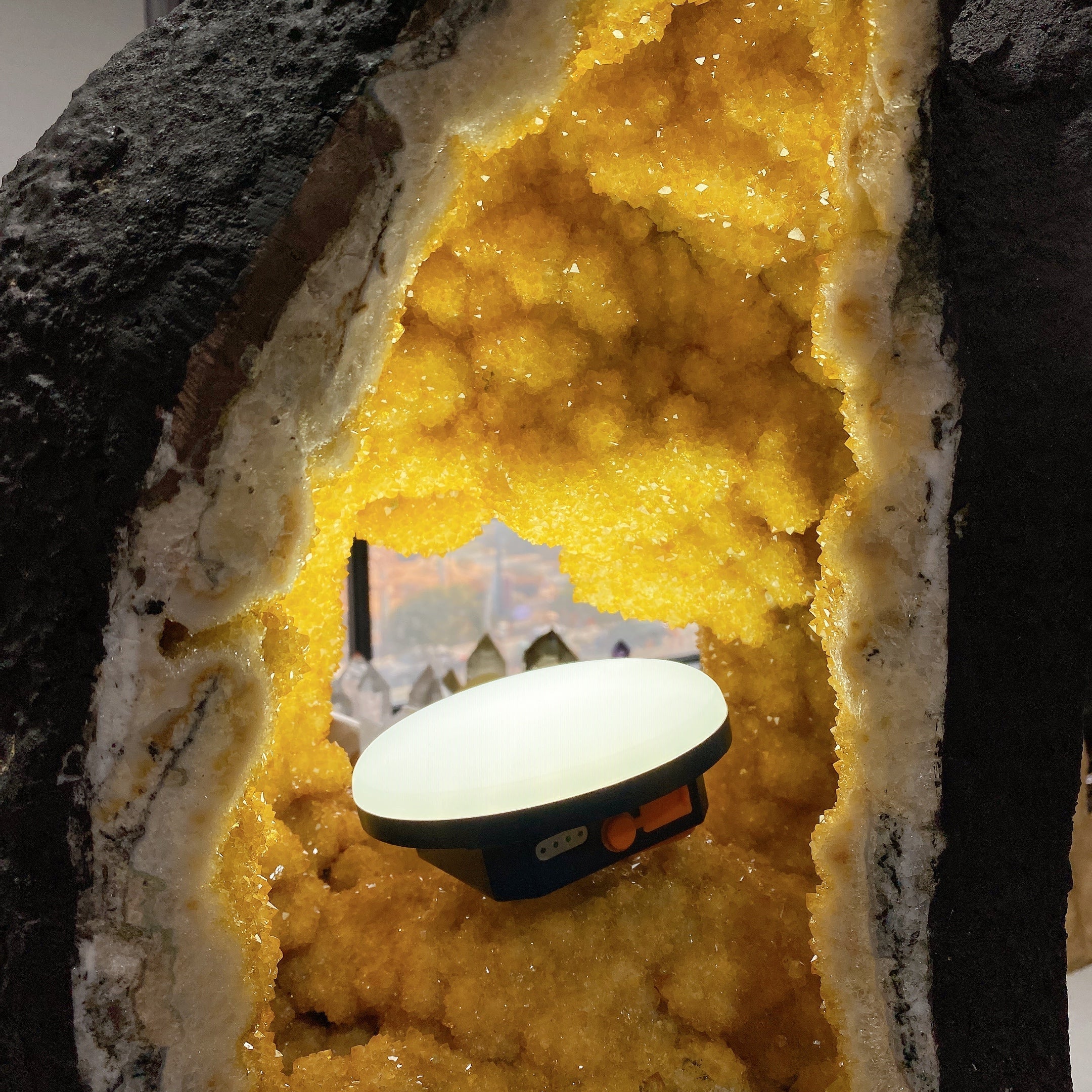 Amas de cristaux de géode de citrine de 62 cm, guérison de fenêtre à trois côtés