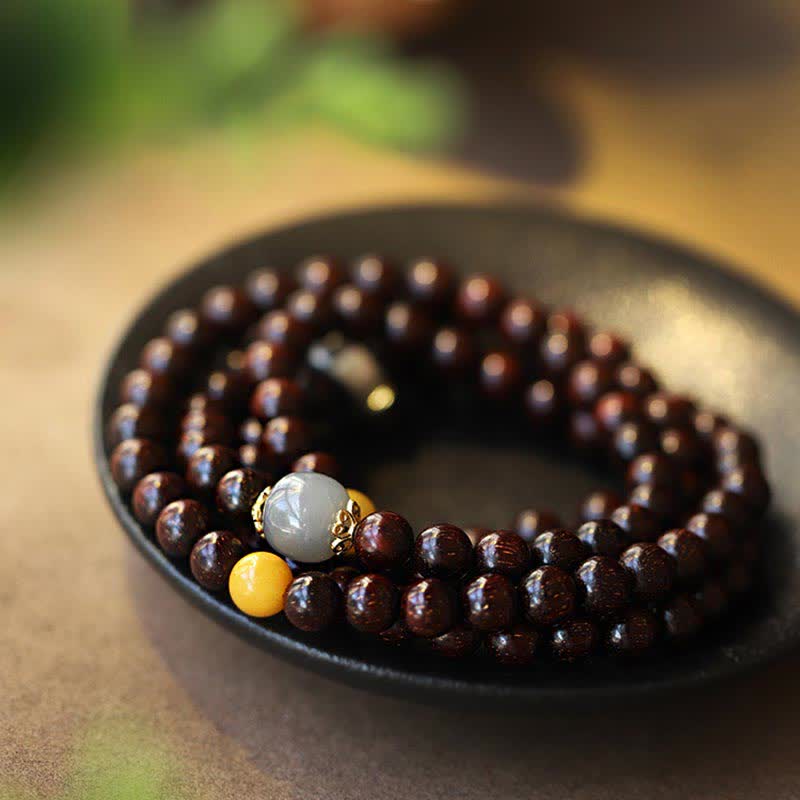 Bracelet en jade de 6 mm avec breloque en bois de santal et étoile dorée pour la protection