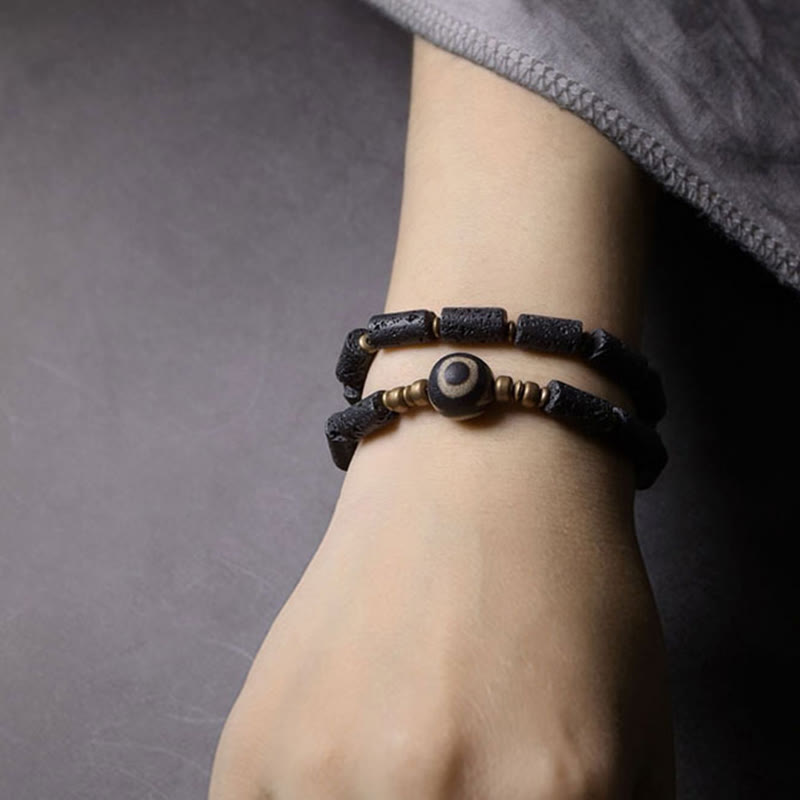 Bracelet enroulé en laiton avec perles dzi à trois yeux en pierre de lave de 6 mm pour le calme
