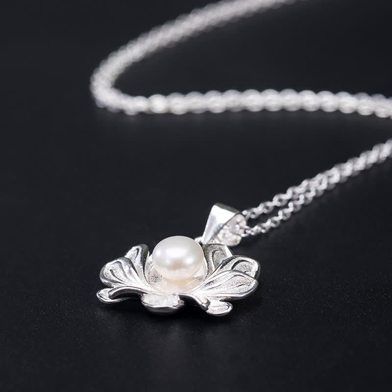 Collier pendentif lotus en perles de 6 mm – Richesse et illumination