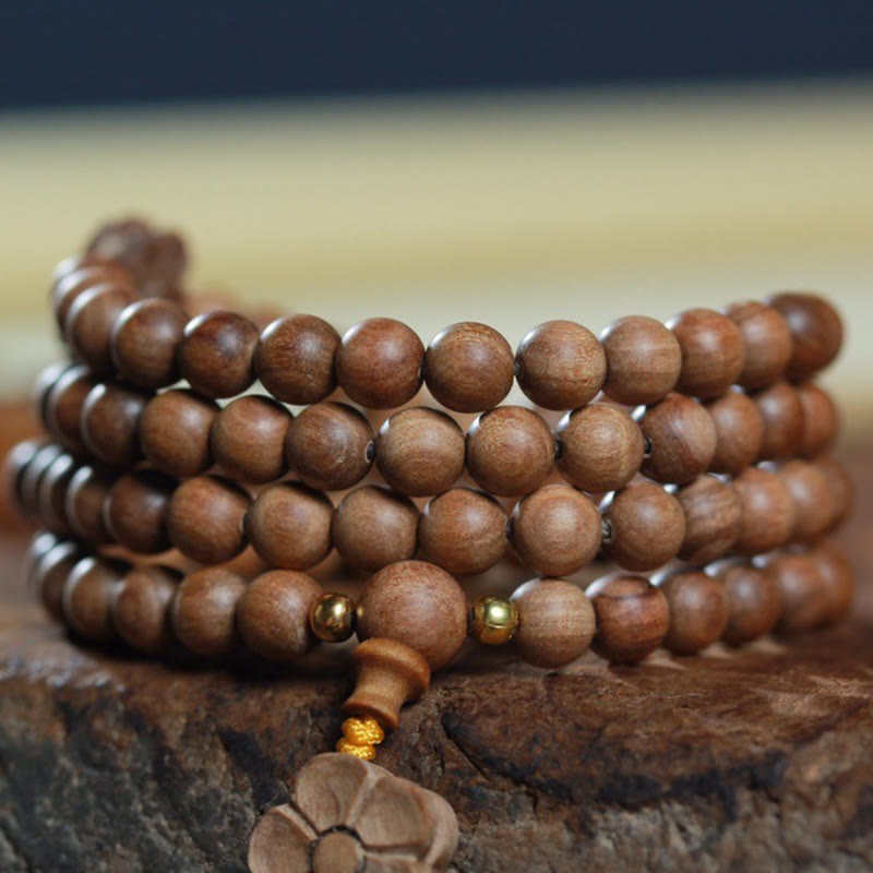 Bracelet Mala à breloques en bois de santal et fleur de prunier de 6 mm pour le calme et la guérison