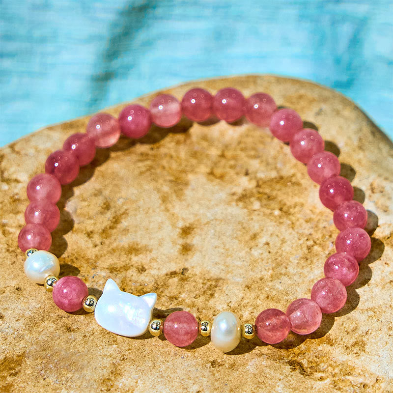 Bracelet en quartz fraise de 6 mm avec breloque chat ou lapin en perle