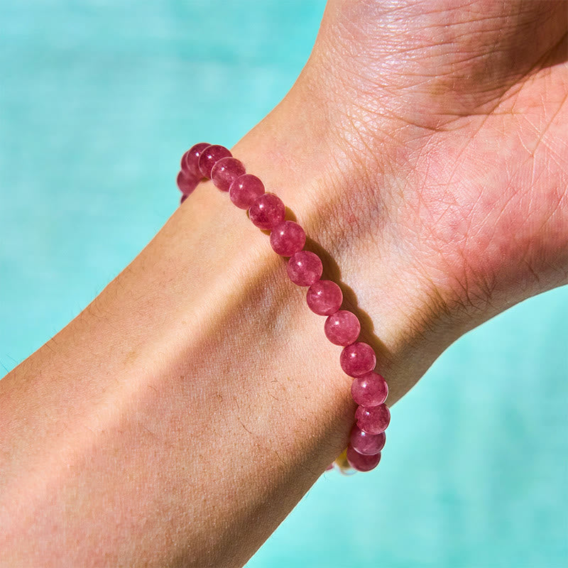 Bracelet en quartz fraise de 6 mm avec breloque chat ou lapin en perle