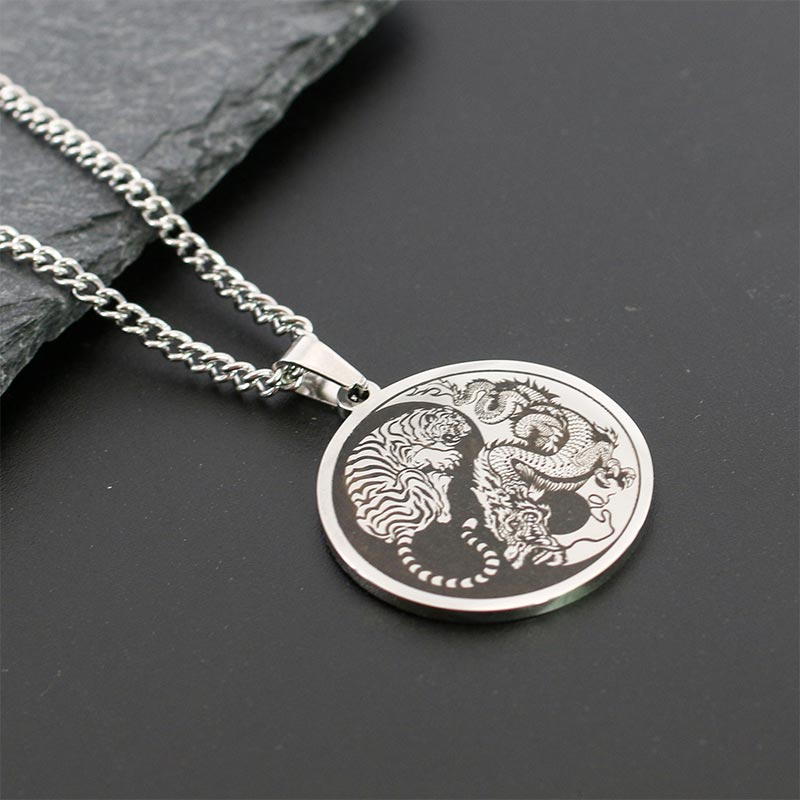 Collier Dragon en Acier Titane avec Pendentif Harmonie Dragon Tigre