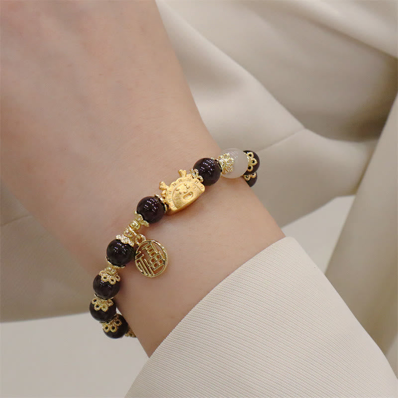 Bracelet Dragon Luck 8 mm avec agate rouge et pierres multifacettes