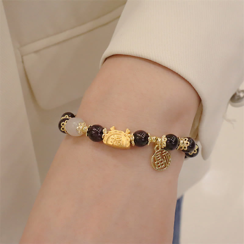 Bracelet Dragon Luck 8 mm avec agate rouge et pierres multifacettes