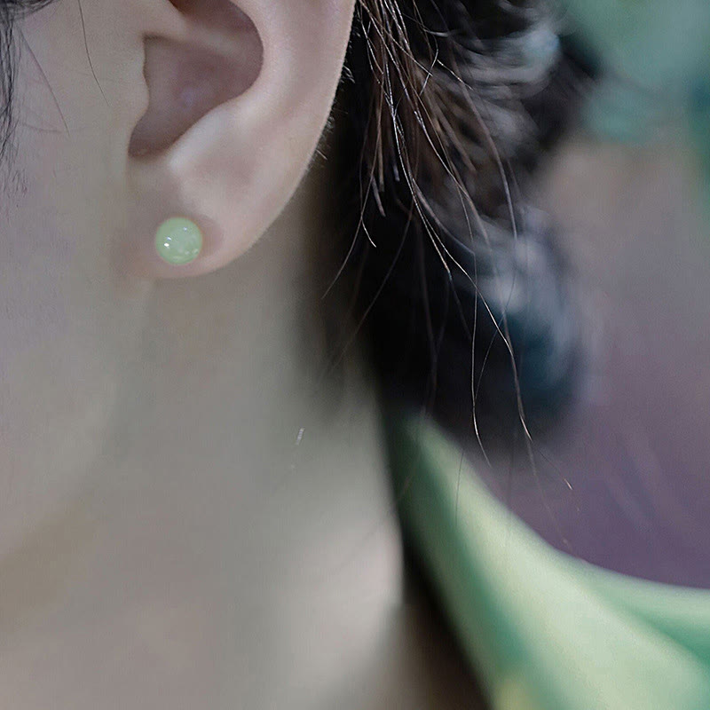 Boucles d'oreilles à tige en jade de 8 mm pour la prospérité et l'abondance
