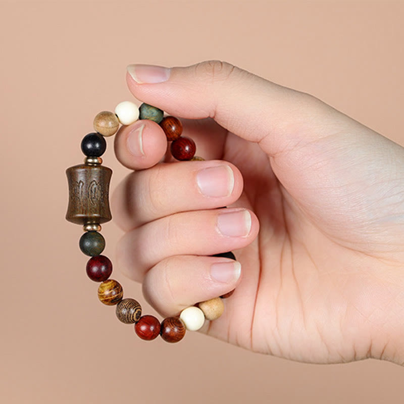 Bracelet de protection Om Mani Padme Hum en bois de santal multicolore de 8 mm