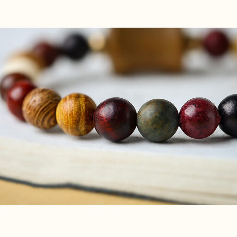 Bracelet de protection Om Mani Padme Hum en bois de santal multicolore de 8 mm