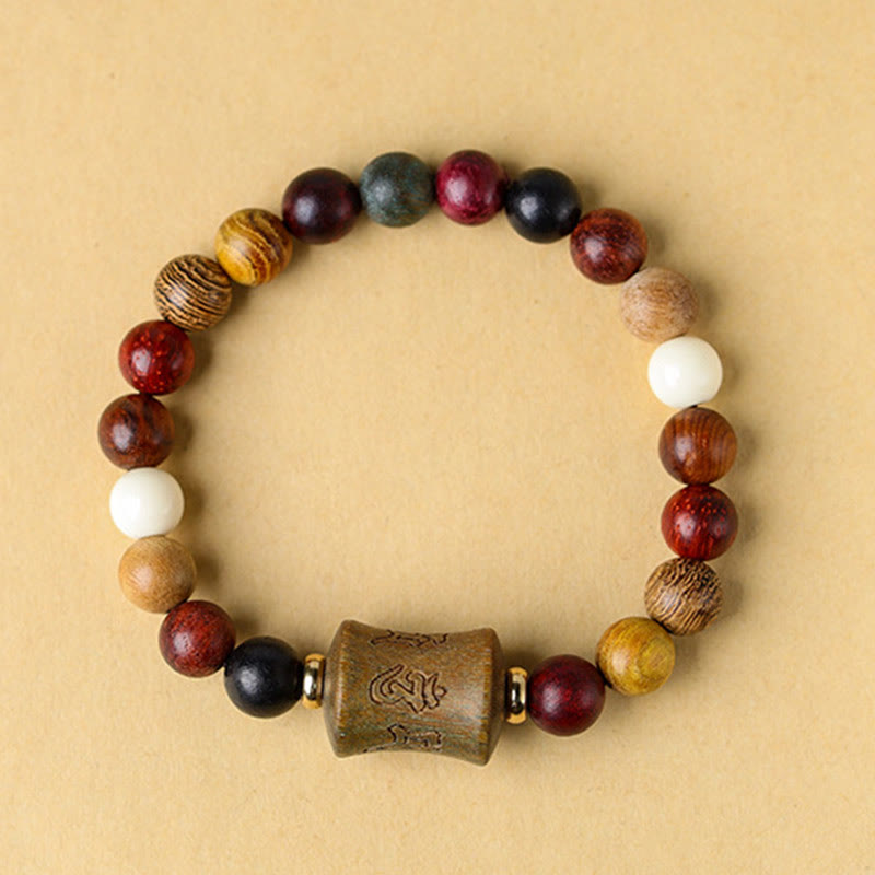 Bracelet de protection Om Mani Padme Hum en bois de santal multicolore de 8 mm