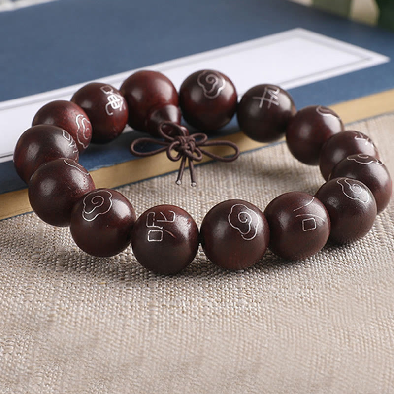 Bracelet Om Mani Padme Hum en bois de santal rouge à petites feuilles de 8 mm