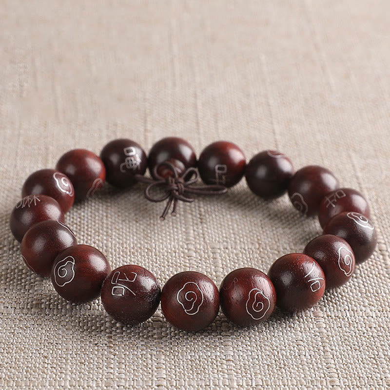Bracelet Om Mani Padme Hum en bois de santal rouge à petites feuilles de 8 mm