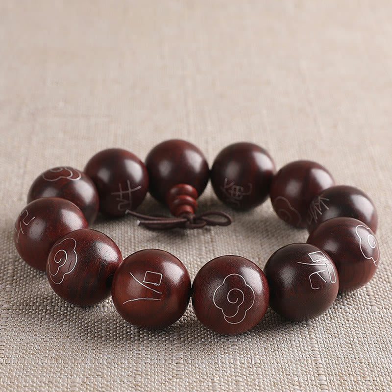 Bracelet Om Mani Padme Hum en bois de santal rouge à petites feuilles de 8 mm