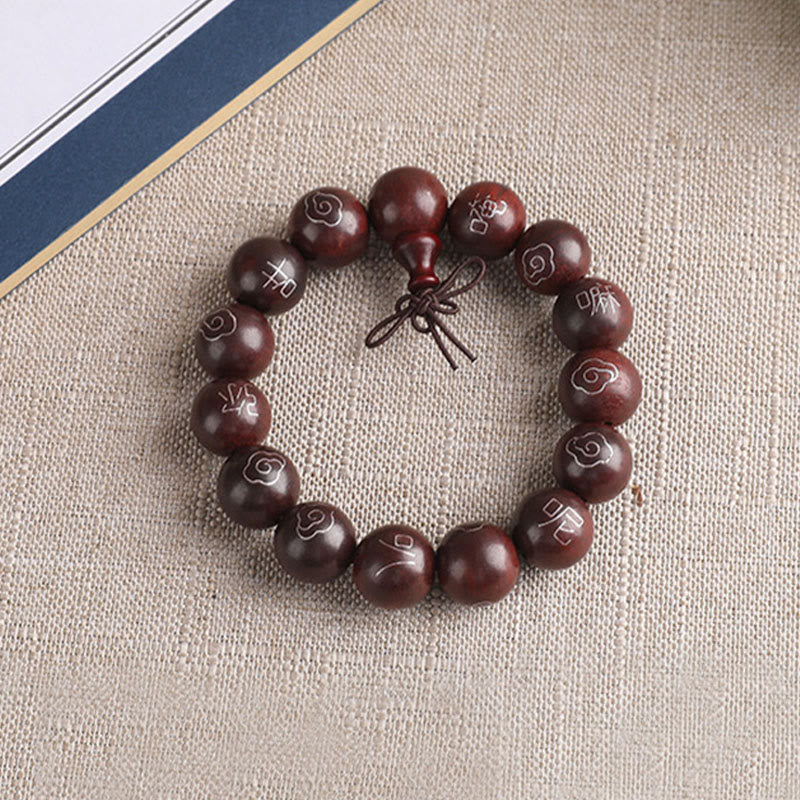 Bracelet Om Mani Padme Hum en bois de santal rouge à petites feuilles de 8 mm