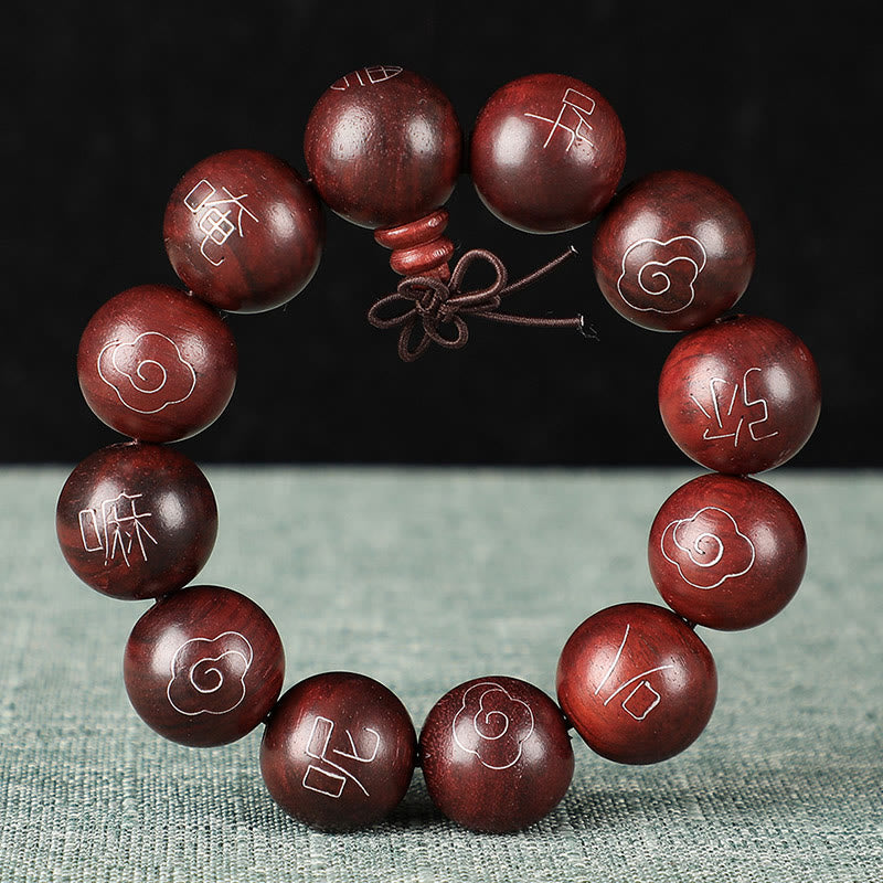 Bracelet Om Mani Padme Hum en bois de santal rouge à petites feuilles de 8 mm