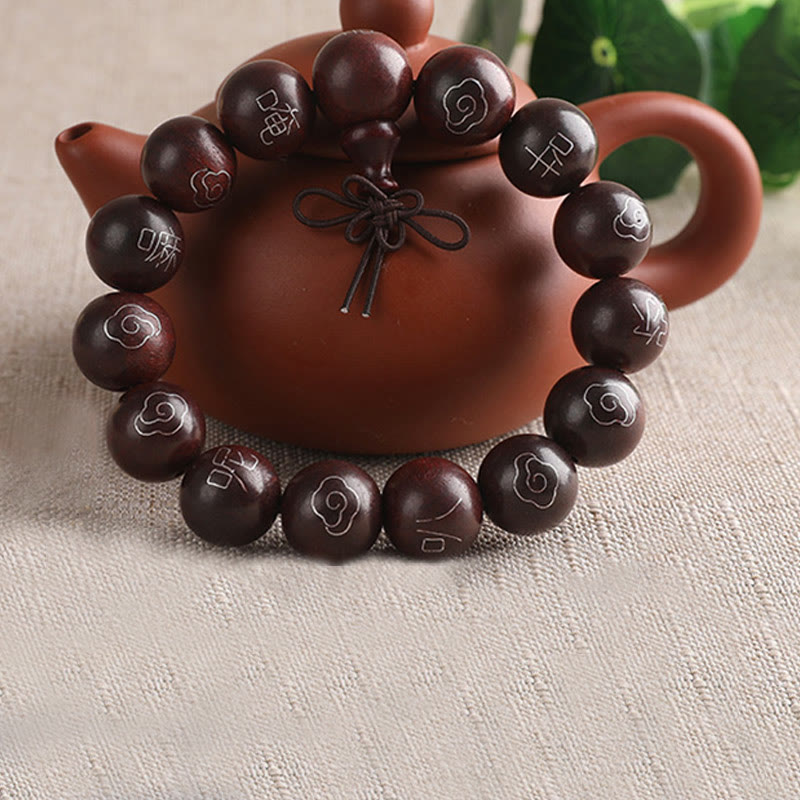 Bracelet Om Mani Padme Hum en bois de santal rouge à petites feuilles de 8 mm
