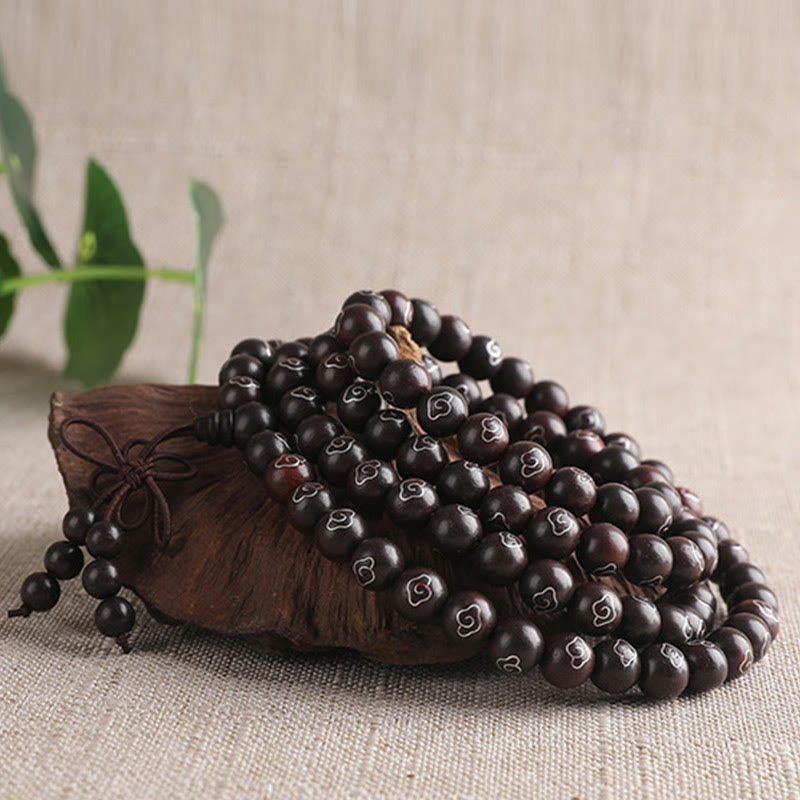 Bracelet Om Mani Padme Hum en bois de santal rouge à petites feuilles de 8 mm