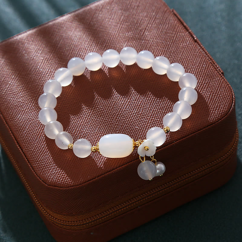 Bracelet porte-bonheur et positivité en agate blanche de 8 mm avec breloque perle