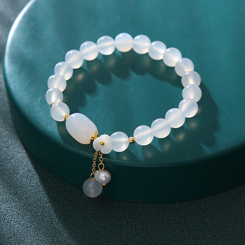 Bracelet porte-bonheur et positivité en agate blanche de 8 mm avec breloque perle