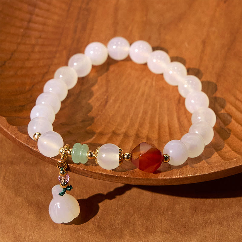 Bracelet porte-bonheur en agate blanche et agate rouge de 8 mm avec breloque en forme de gousse de lotus