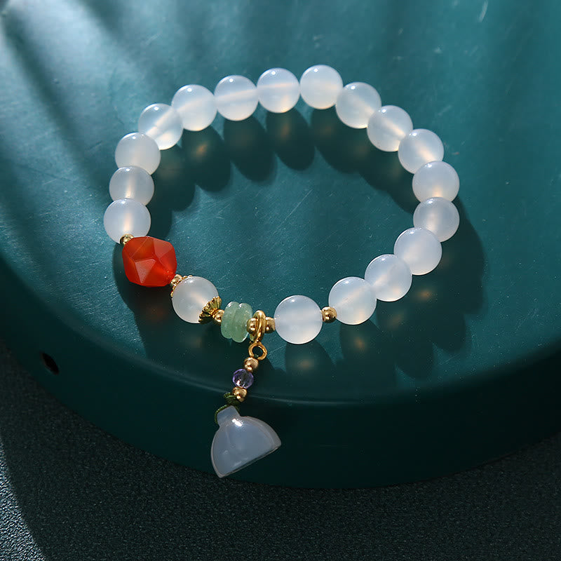 Bracelet porte-bonheur en agate blanche et agate rouge de 8 mm avec breloque en forme de gousse de lotus