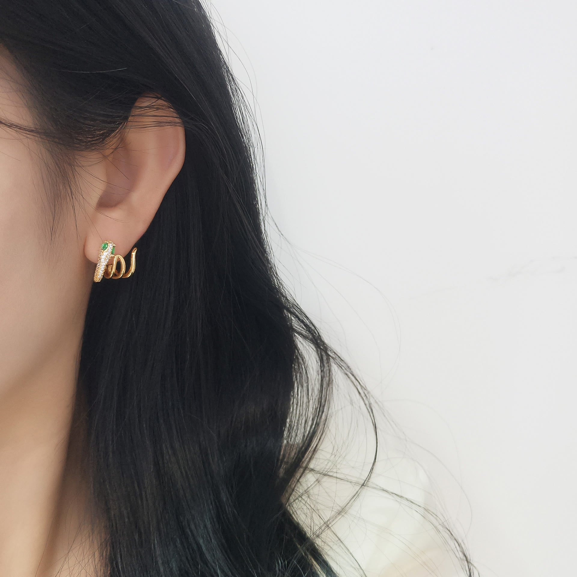Boucles d'oreilles serpent aux yeux verts en argent sterling 925 pour l'harmonie