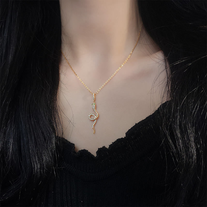 Collier de protection serpent aux yeux verts en argent sterling 925