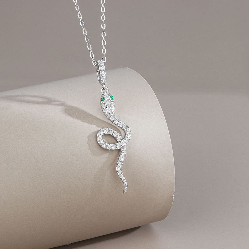 Collier de protection serpent aux yeux verts en argent sterling 925