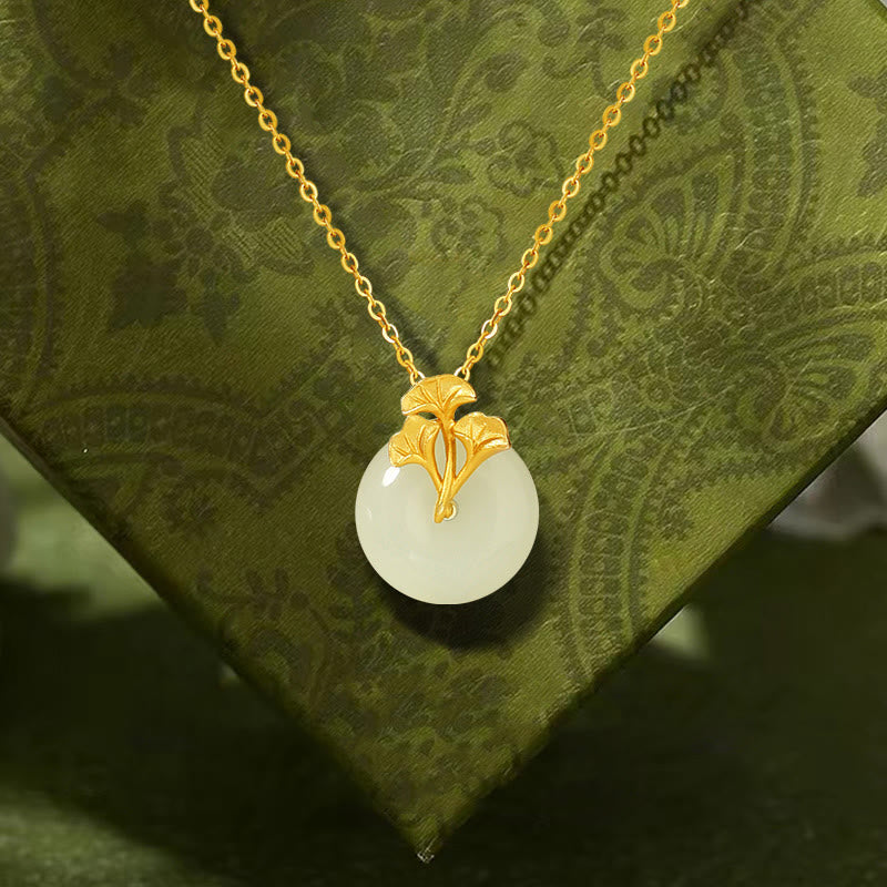 Collier de prospérité en argent sterling 925 et jade Hetian avec feuilles de ginkgo