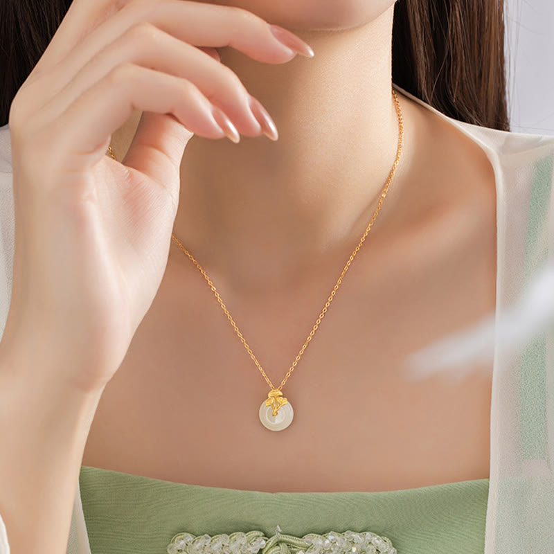 Collier de prospérité en argent sterling 925 et jade Hetian avec feuilles de ginkgo
