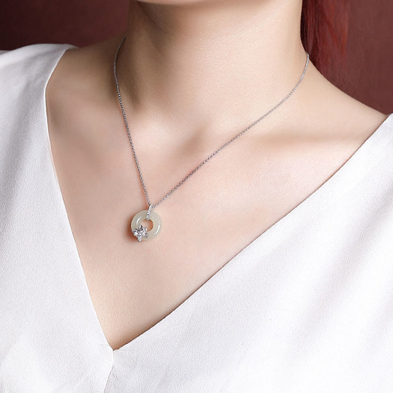 Collier porte-bonheur en argent sterling 925 et jade Hetian avec boucle de paix et fleur
