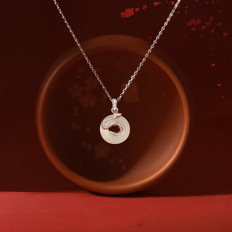Collier en argent sterling 925 avec boucle de paix en jade Hetian et motif serpent