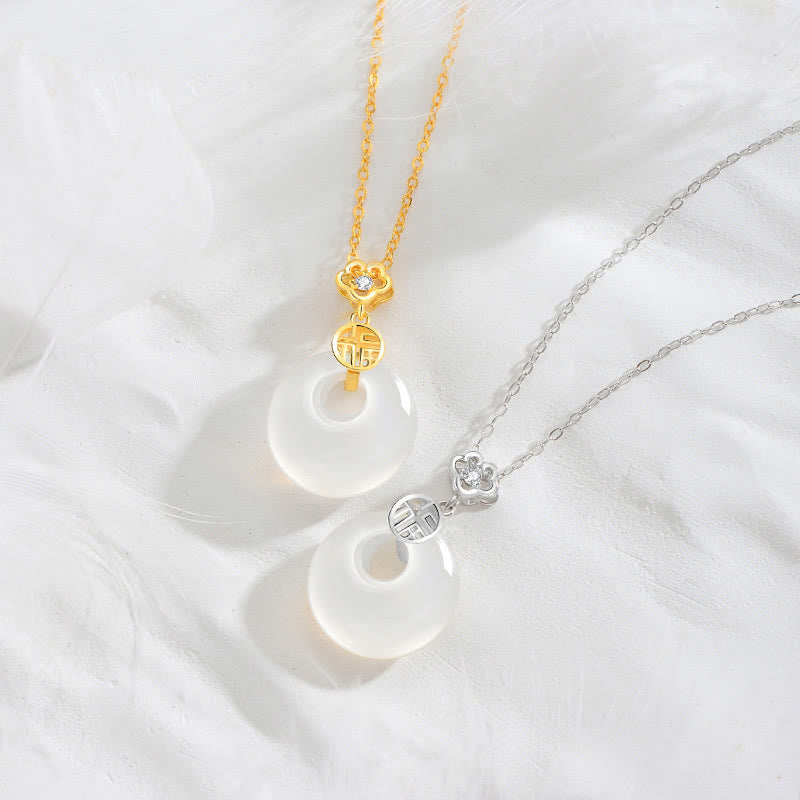 Collier porte-bonheur en argent sterling 925 avec agate blanche et personnage Fu